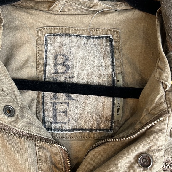 BKE military style jacket with patch on left arm size small - Picture 5 of 12